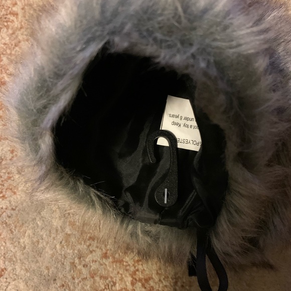 New Grey FAUX FUR WINE BOTTLE GIFT BAG 14" Wondershop Target - Picture 3 of 3